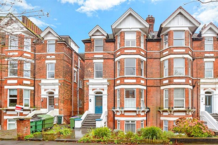 1 Bedroom Flat For Sale In Earls Avenue, Folkestone, Kent, CT20