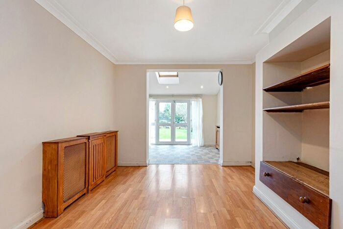 3 Bedroom Semi-detached House For Sale In Montpelier Rise, Wembley, HA9