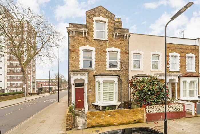 2 Bedroom Flat For Sale In Sydner Road, Stoke Newington, N16