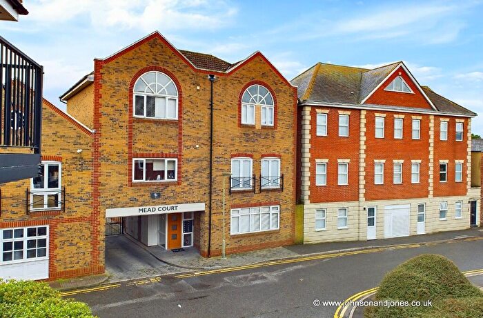 1 Bedroom Flat For Sale In Mead Court, Chertsey, Surrey, KT16