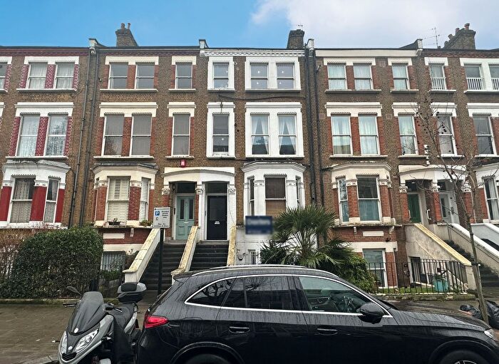 1 Bedroom Flat For Sale In Second Floor Flat, Warwick Avenue, Maida Vale, London, W9