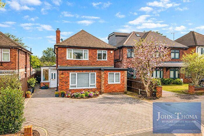 4 Bedroom Detached House For Sale In New Barns Way, Chigwell, IG7
