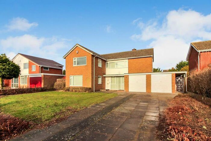 4 Bedroom Detached House To Rent In Camborne Avenue, Aylesbury, HP21