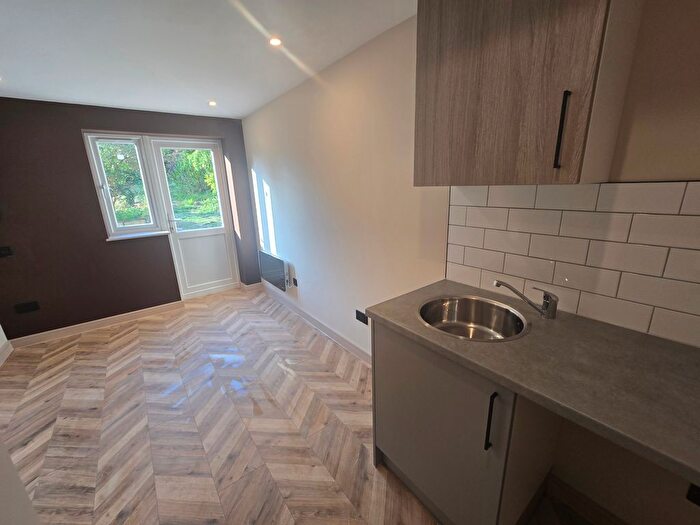 Studio To Rent In Bourne View, Greenford, UB6