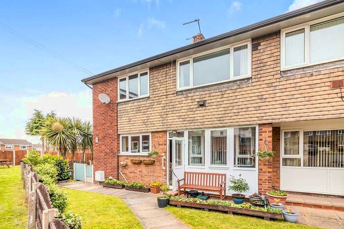 2 Bedroom Flat To Rent In Horsewood Close, Barnsley, South Yorkshire, S70