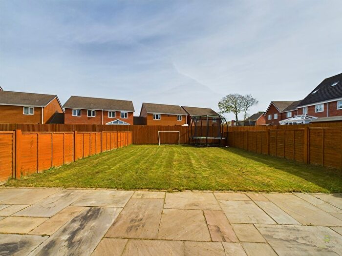 4 Bedroom Semi-Detached House To Rent In Tyndal Way, Dartford, Kent, DA1