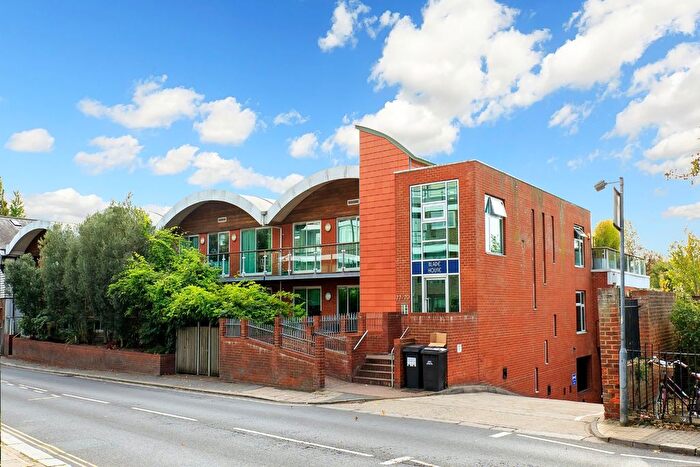 1 Bedroom Flat To Rent In Blade House, Petersham Road, TW10