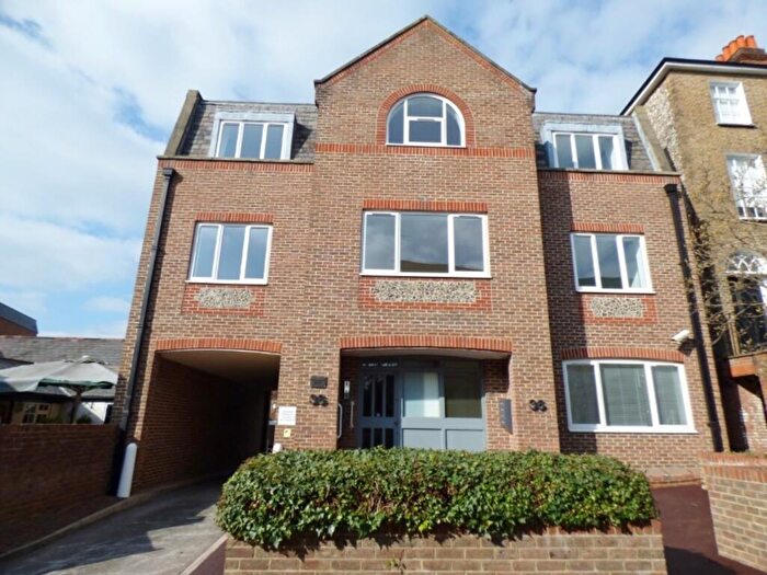1 Bedroom Flat To Rent In Leatherhead, KT22