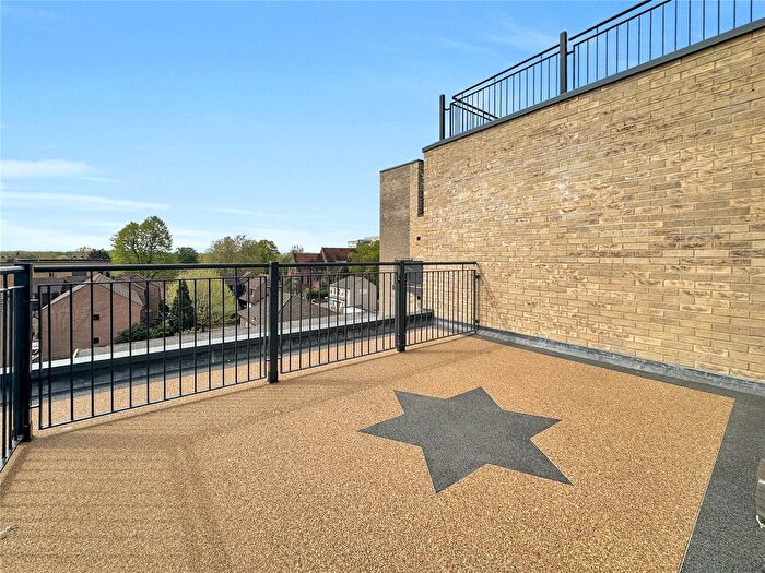 1 Bedroom Flat To Rent In Church Street, Slough, Berkshire, SL1