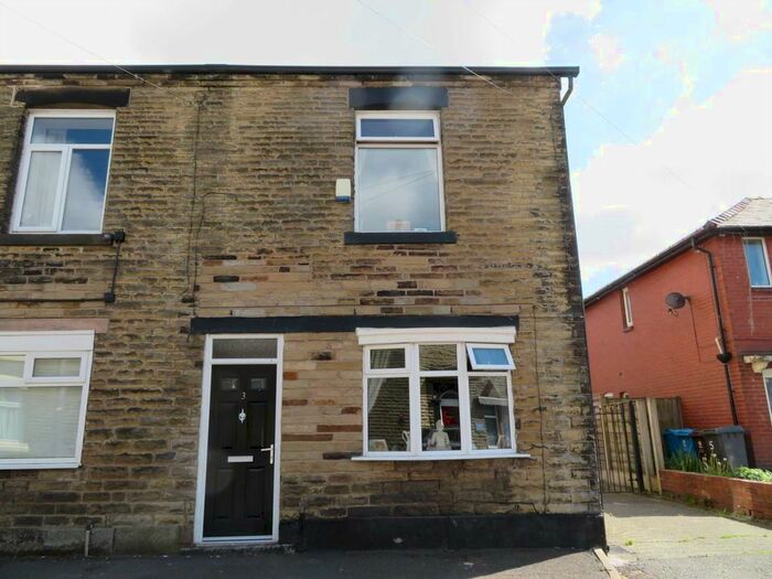 3 Bedroom Terraced House To Rent In Wood Street, Shaw, OL2