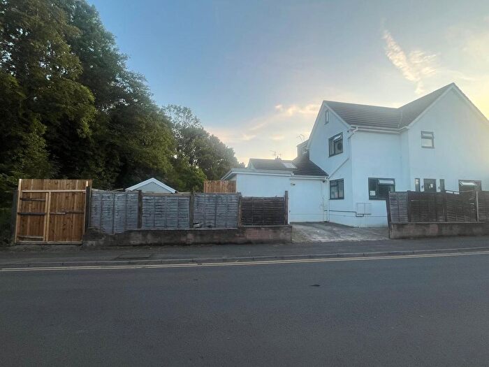 4 Bedroom Semi-Detached House To Rent In Crystal Glen, Cardiff, CF14