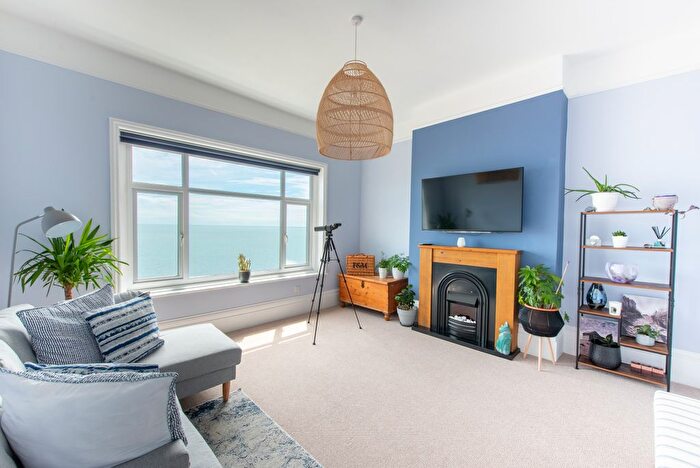 3 Bedroom Flat For Sale In Madeira Road, Ventnor, PO38