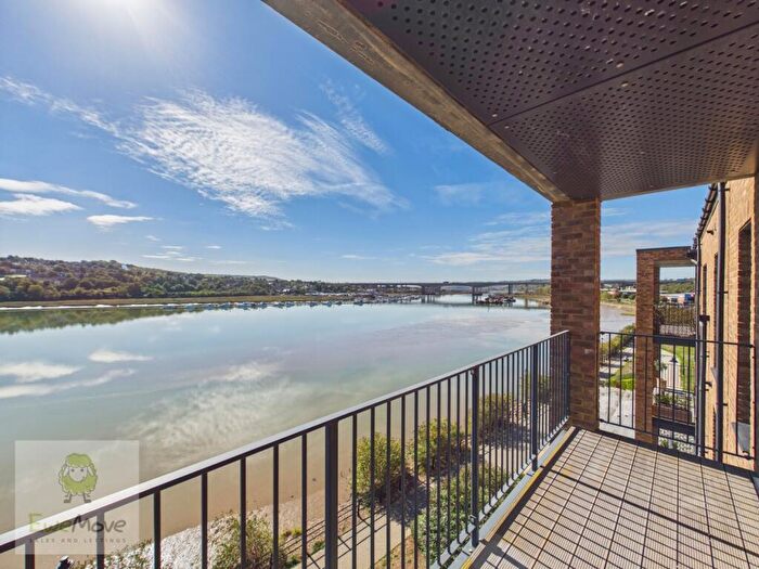 2 Bedroom Flat For Sale In Knights Templar Way, Rochester, ME2