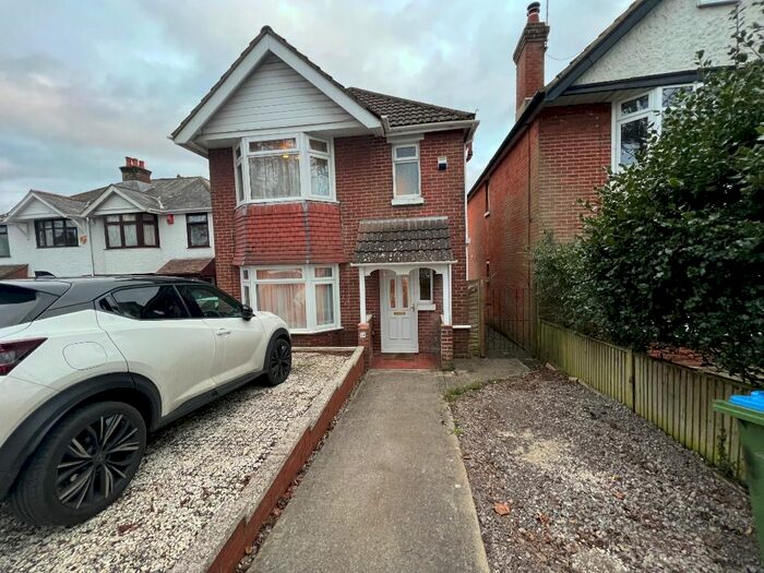 3 Bedroom Detached House To Rent In Stoneham Lane, Southampton SO16