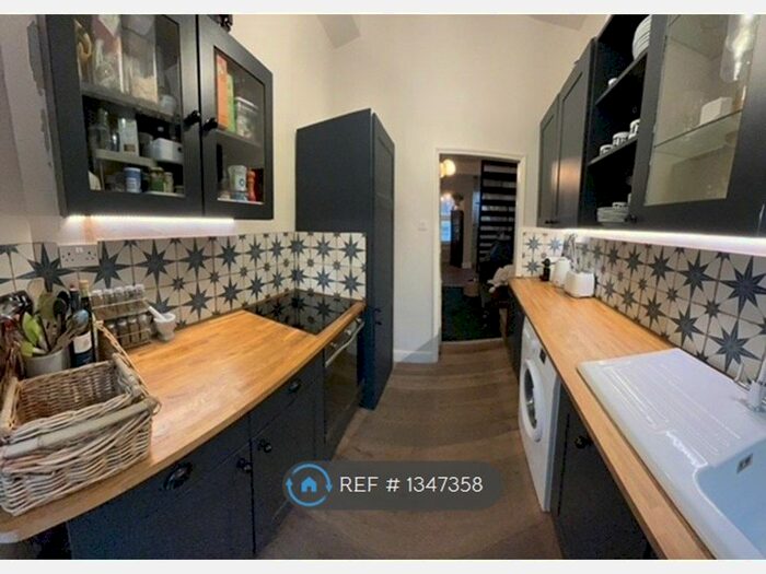 2 Bedroom Terraced House To Rent In High Street, Hampton, TW12