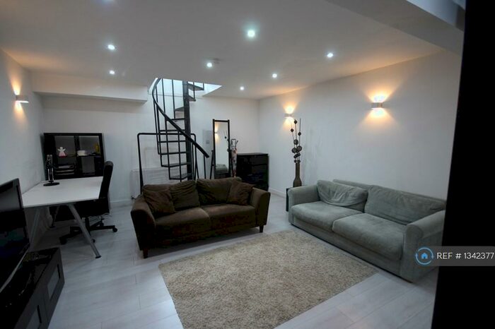 1 Bedroom Flat To Rent In Lower Addiscombe Road, Croydon, CR0