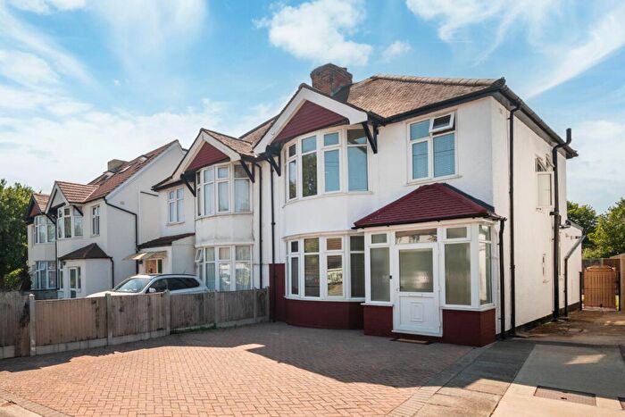 3 Bedroom Semi-Detached House For Sale In Hall Lane, Hendon, NW4