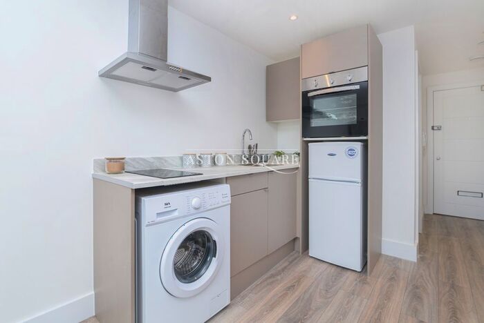 Studio To Rent In Station Rd, Kings Langley, Kings Langley, WD4