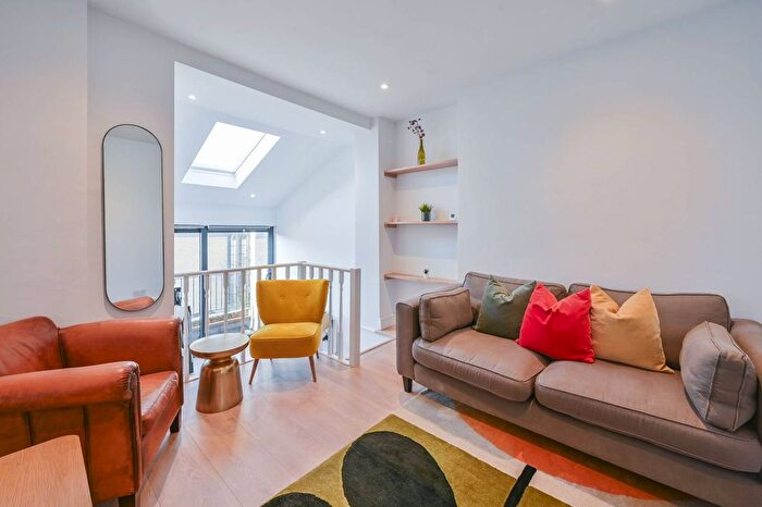 2 Bedroom Flat To Rent In Upper Tachbrook Street, Pimlico, London, SW1V