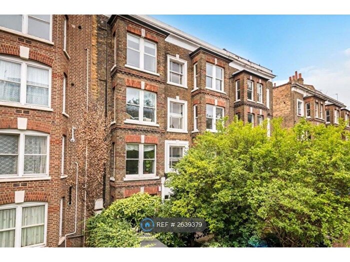 2 Bedroom Flat To Rent In Barrington House, London, SE5