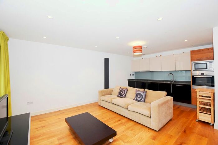 1 Bedroom Flat To Rent In Bermondsey Square, London, SE1