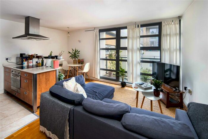 2 Bedroom Flat To Rent In Tanners Yard, Bethnal Green, London, E2