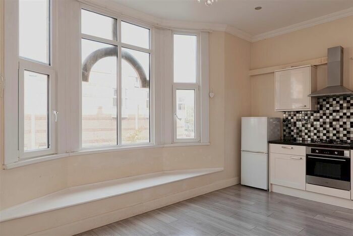 1 Bedroom Flat To Rent In Station Road, Redhill, RH1