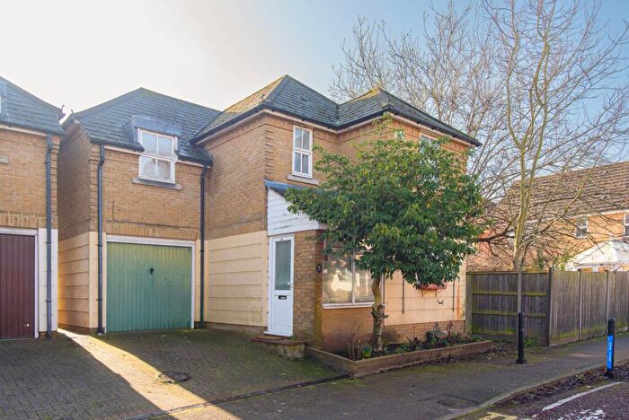 4 Bedroom Detached House For Sale In Balmoral Avenue, New Southgate, London, N11