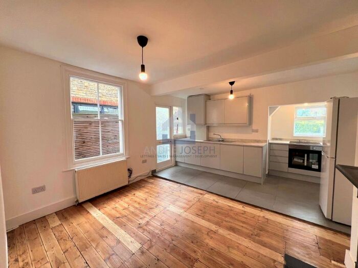 3 Bedroom Maisonette To Rent In Fieldhouse Road, Balham, SW12