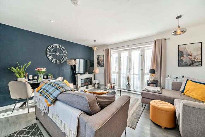 1 Bedroom Flat For Sale In Poplin House, Wallington, Surrey, SM6