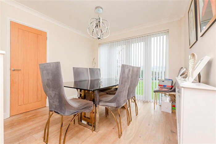 4 Bedroom Semi-Detached House For Sale In Northdown Road, Longfield, Kent, DA3