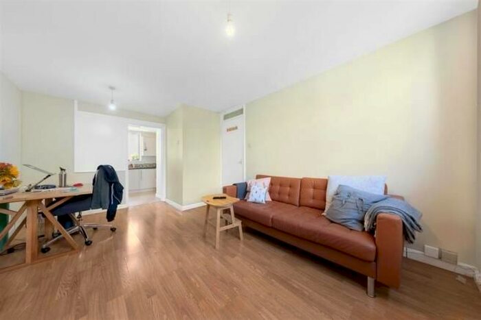 1 Bedroom Flat To Rent In Cromwell Road, Oval, SW9