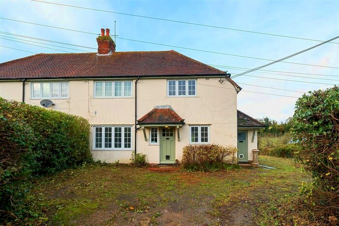 1 Bedroom Flat To Rent In Dark Lane, Puttenham, Guildford, GU3