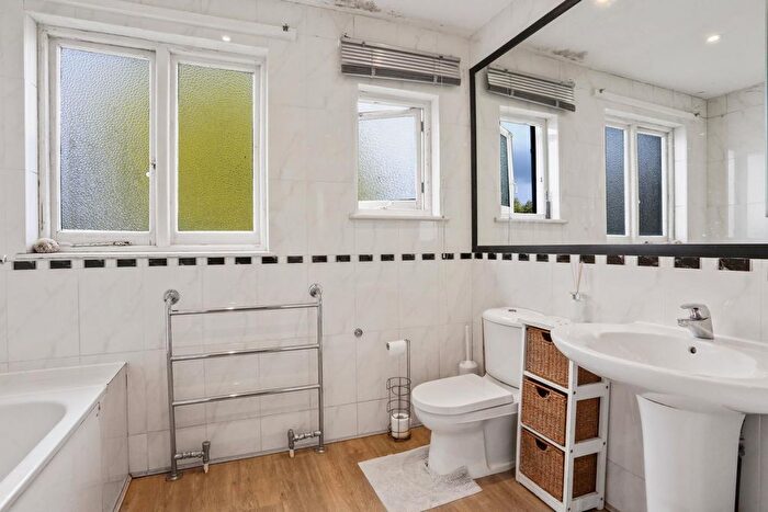 4 Bedroom Terraced House To Rent In Mayford Road, London, SW12