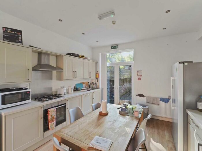 6 Bedroom Terraced House To Rent In Landcross Road, Fallowfield, M14