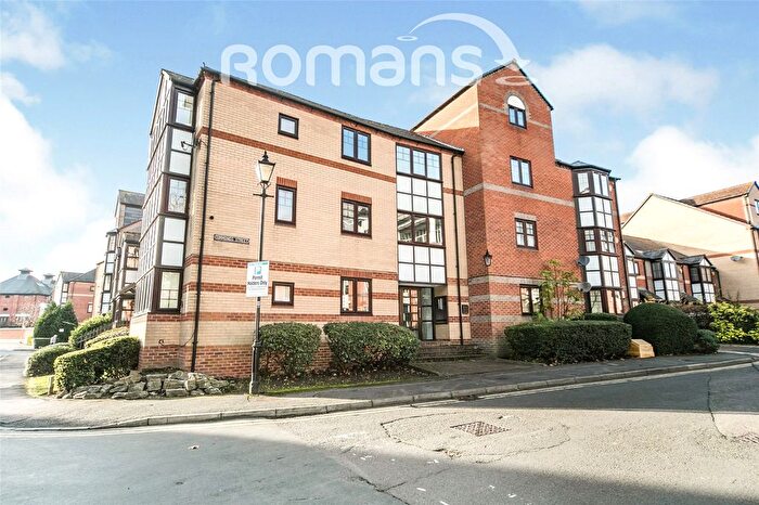 2 Bedroom Flat For Sale In Simmonds Street, Reading, Berkshire, RG1