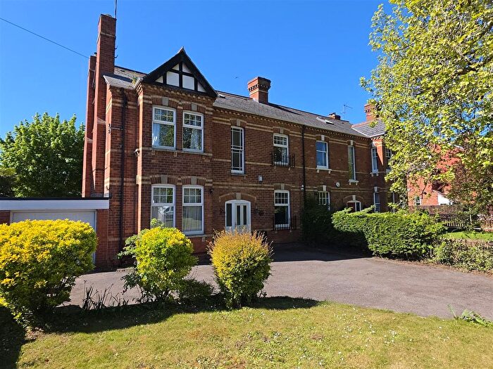 6 Bedroom Semi Detached House For Sale In Hucclecote Road, Gloucester, GL3