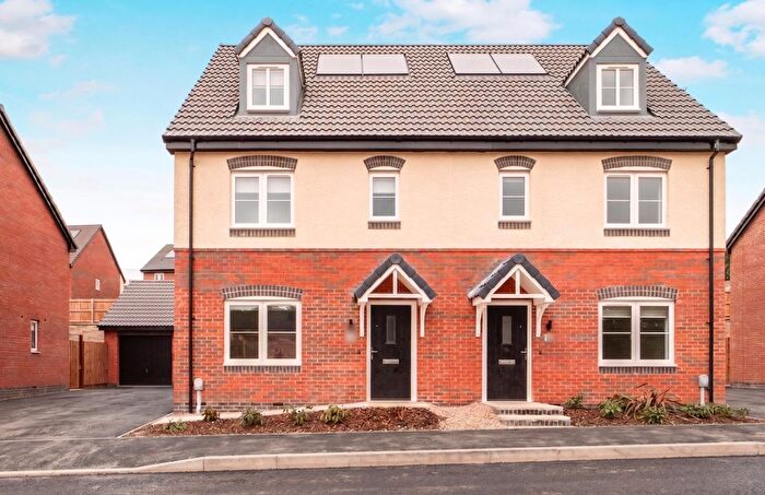 4 Bedroom Semi-Detached House To Rent In Bluebell Way, Shepshed, Loughborough, LE12