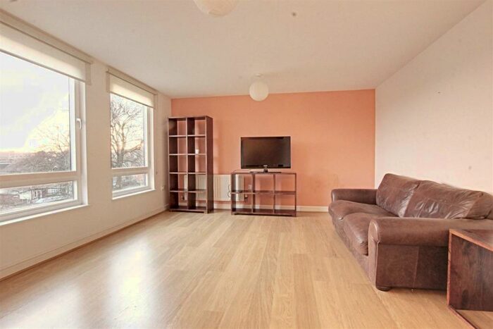 2 Bedroom Flat To Rent In Crown Close, Wood Green, N22