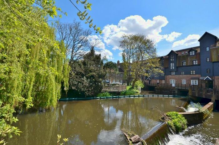 2 Bedroom Flat To Rent In Waterford House, Thorney Mill Road, West Drayton, UB7