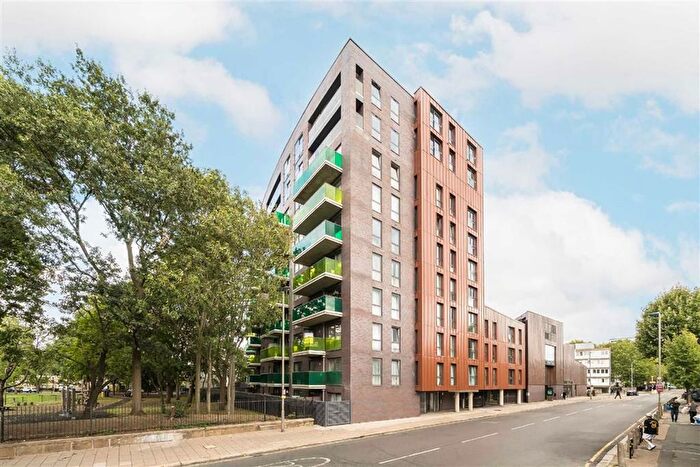 1 Bedroom Flat For Sale In Plough Road, Battersea, SW11
