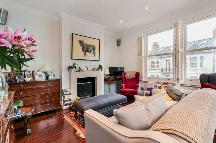 3 Bedroom Flat To Rent In Munster Road, London, SW6