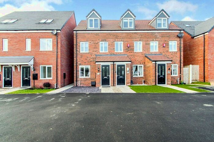 3 Bedroom End Of Terrace House To Rent In Pudding Plate Close, Ilkeston, Derbyshire, DE7
