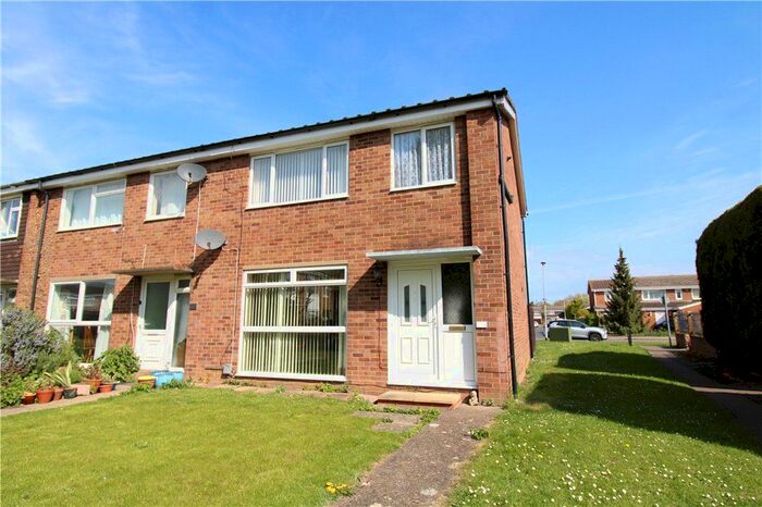 3 Bedroom Terraced House To Rent In Totnes Close, Bedford, MK40