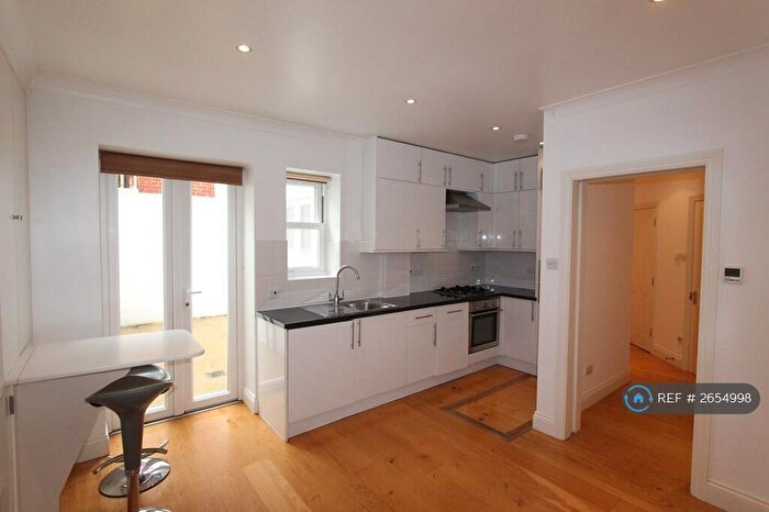 2 Bedroom Flat To Rent In Parliament Hill, London, NW3