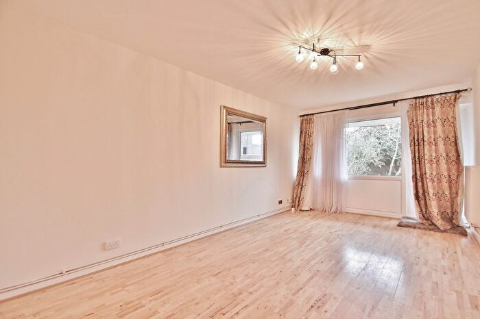 1 Bedroom Flat To Rent In Rosedene, Christchurch Avenue, Queen's Park, NW6