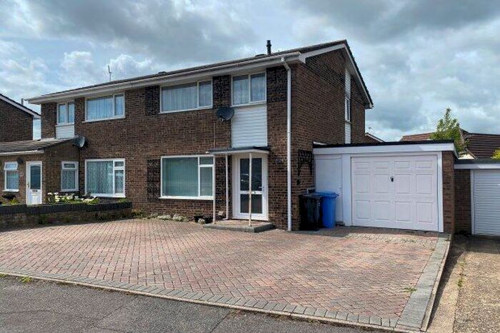 3 Bedroom Property To Rent In Verity Crescent, Poole, BH17