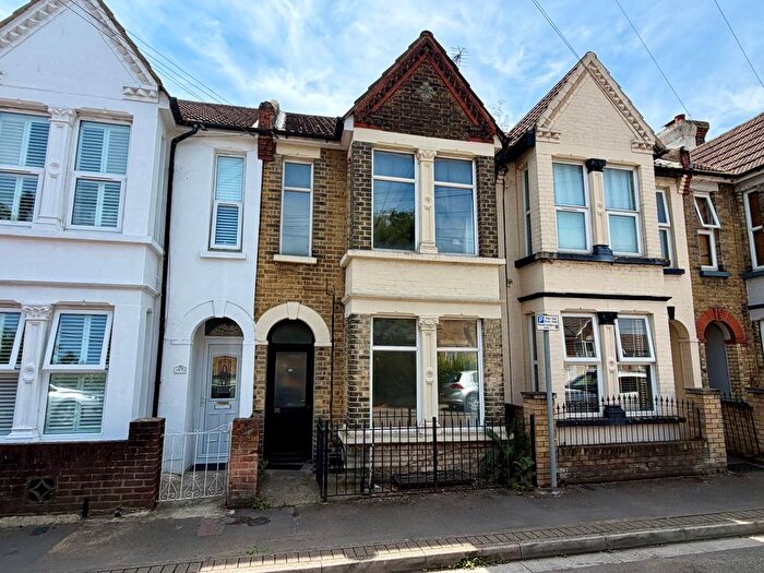 3 Bedroom Terraced House To Rent In Windsor Road, Gillingham, ME7