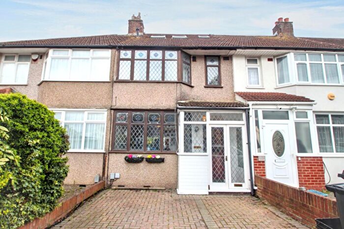 3 Bedroom Terraced House To Rent In Highfield Road, Woodford Green, IG8