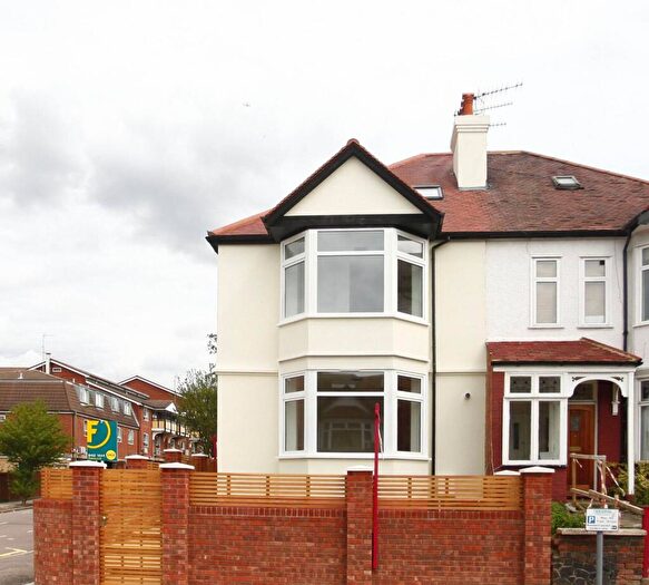 3 Bedroom House For Sale In Limes Avenue, Golders Green, London, NW11